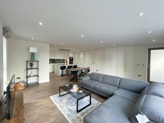 Luxury 2 Bedroom Apt with Parking - Sheffield - 6