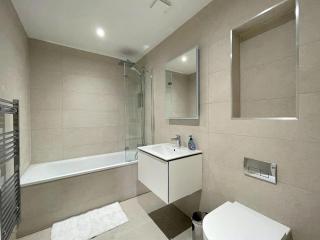 Luxury 2 Bedroom Apt with Parking - Sheffield - 5