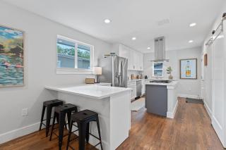 Modern 3BR Getaway - Pool-Near SOCO-Mins to DT - Austin - 7