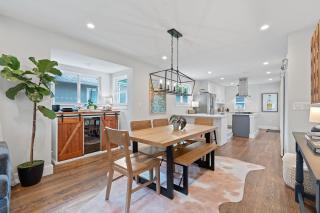 Modern 3BR Getaway - Pool-Near SOCO-Mins to DT - Austin - 3