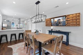 Modern 3BR Getaway - Pool-Near SOCO-Mins to DT - Austin - 2