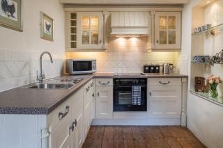 Storehouse Cottage - Penrhyn Bay - 4
