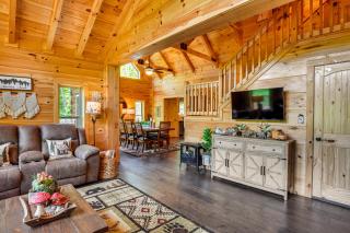 Lakefront Cabin in Elk Park with Hot Tub and Mtn Views - 7