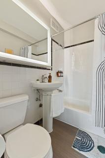 Executive Retreat Near DC - Stylish & Walkable - Arlington - 4