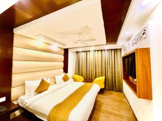 Hotel Roshie Mall Road Mussoorie Near Picture Palace - Mussoorie - 1