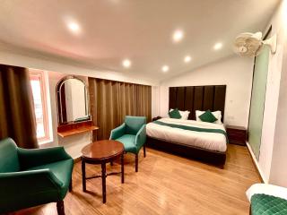 Hotel Roshie Mall Road Mussoorie Near Picture Palace - Mussoorie - 0