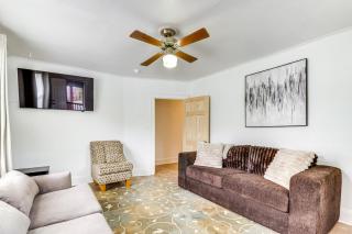 Stroll to Shore Quaint Condo with Deck in Norfolk - 8