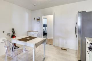 Stroll to Shore Quaint Condo with Deck in Norfolk - 5