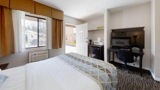 Recreation Inn and Suites Kelowna - Kelowna - 1
