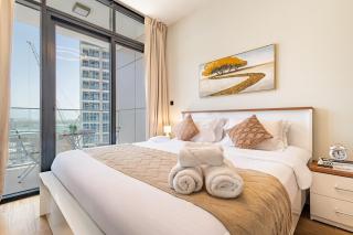 Full Cleveland & Pool View - 5 min walk from ADGM & Galleria - Big Balcony - Corner Unit - Heart of Maryah Island - Abu Dhabi - 0