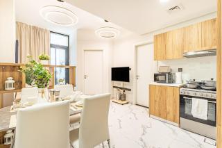 Full Cleveland & Pool View - 5 min walk from ADGM & Galleria - Big Balcony - Corner Unit - Heart of Maryah Island - Abu Dhabi - 1