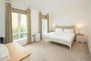 Spacious 5BD Family Home in Leafy West London - 6