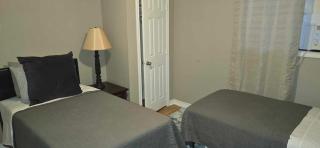 3 Bedroom Retreat with Modern Comforts and Local Charm - Port Arthur - 9