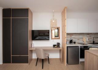 Esperos Panoramic View Suites - Mytakas - 8