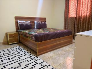 Apartment Sleeps 6 with Free Parking - 6