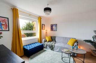 Private 3Bed-Parking-Sleeps5-By FabAccommodation - Bristol - 0