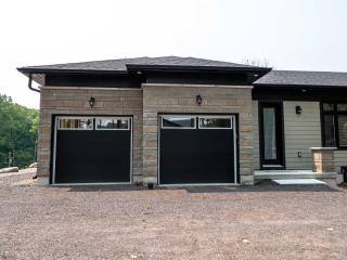 Modern Muskoka Cottage with Lake Views - 1