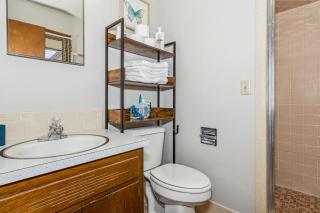 HotTub, Cinema & Games in a Quiet Neighborhood - 4