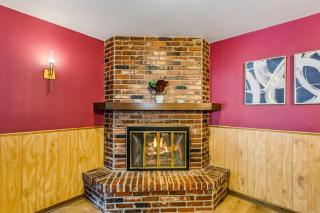 HotTub, Cinema & Games in a Quiet Neighborhood - Wichita - 7