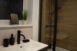2 bed house in Nottingham - offers for long term stays - 3
