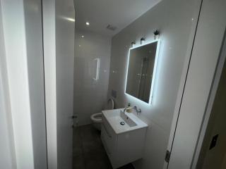 2BR Flat in Prime Location - Slough - 5