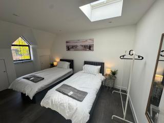 2BR Flat in Prime Location - Slough - 3