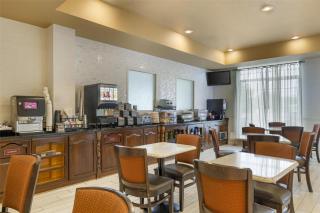 Best Western PLUS Vineyard Inn and Suites - Penn Yan - 9