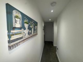 2BR Flat in Prime Location - Slough - 1