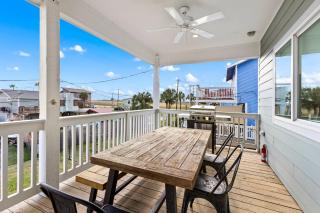 Cozy retreat w/ stunning views,few steps fr beach - 2