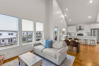 Cozy retreat w/ stunning views,few steps fr beach - 3