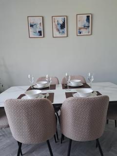 Your Relaxing 2-Bed Getaway with Parking - Dore - 3