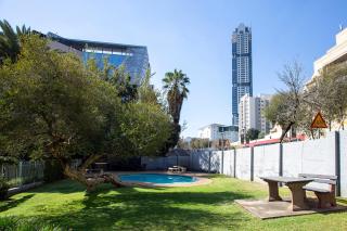 Luxurious 3-Bedroom Sandton Retreat at 7 Alice Lane - Johannesburgo - 0