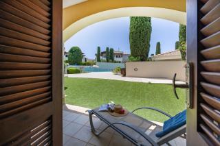 DA02, two bedroom apartment next to large shared pool - Kouklia - 0