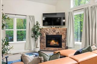 5 Br Sleeps 14 Hot Tub-Sauna-Movie Theatre-Arcade - Albrightsville - 4
