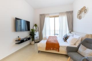 Serene studio apartment with Burj Khalifa view in Jumairah Village Circle JVC - 0