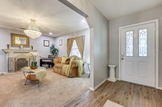 BBQ Ready Hawthorne Home with Screened-In Patio - 7