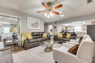 BBQ Ready Hawthorne Home with Screened-In Patio - 2