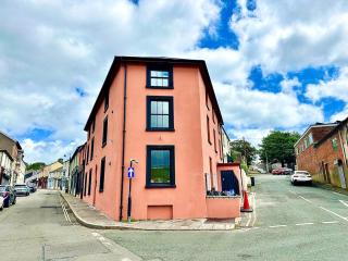 Luxury apartment, Mountain View in a Heritage Town - Blaenavon - 2