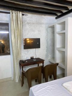 Fatnaish Sea Front Apartment - Lamu - 3