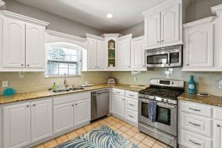 4 blocks fr beach, central location, Pet friendly! - Galveston - 5