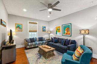 4 blocks fr beach, central location, Pet friendly! - Galveston - 3