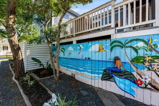 4 blocks fr beach, central location, Pet friendly! - Galveston - 1