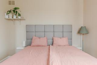 Cozy Modern Stay - 8