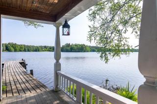 50's Charm by the Lake with Sauna, Free Parking, 5 Bedrooms - 8