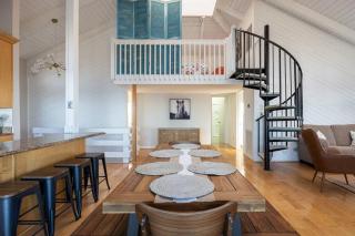 Oceanfront with Panoramic Views Newly Renovated - 3