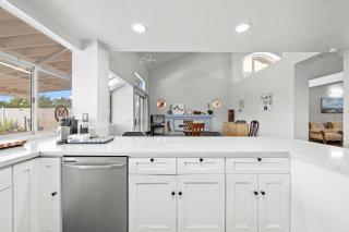 Stylish Home w Full Kitchen Garage Backyard - La Puente - 3