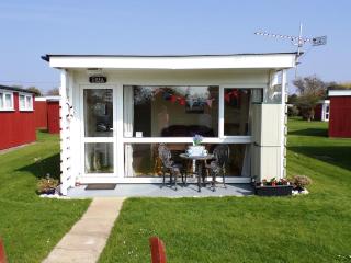 Cosy Cabin near Heacham Beach, Free Parking - Heacham - 1