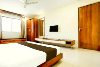 HOTEL KK BHAWAN PALACE Near Marine Drive Road & Sea Beach - Restaurant-Lift and Free Wifi Facilities - Fully Air Conditioning Hotel - Best Hotel In Puri - Puri - 3