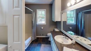 Cabin Style Stay With Hot Tub, Grill & Porch Swing - Woodstock - 2