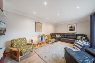Cosy 3 BEDROOM Home with Garden, Ealing - Greenford - 0